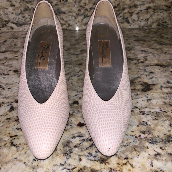 Magik by Amalfi Nicole Shoes in Pink - Picture 3 of 7